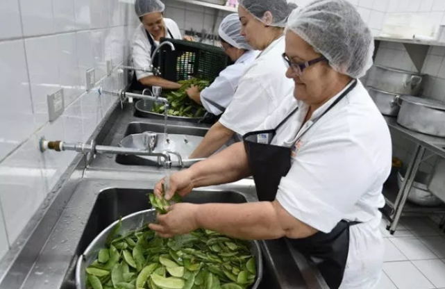 Ajudante de Cozinha, Atendente - R$ 1.418,00 - Ter bom relacionamento interpessoal - Rio de Janeiro 