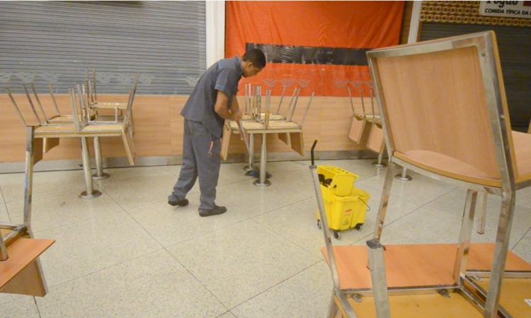 Auxiliar de Serviços Gerais, Operador de CFTV - R$ 1.363,30 - Trabalhar com a limpeza do loca, ter proatividade - Rio de Janeiro 