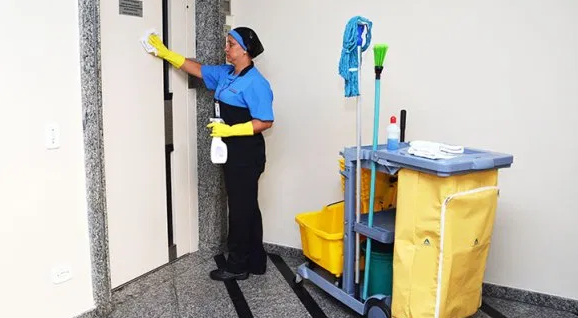 Auxiliar de Limpeza, Saladeiro - R$ 1.292,00 - Responsável pela limpeza do local, ter seriedade - Rio de Janeiro 