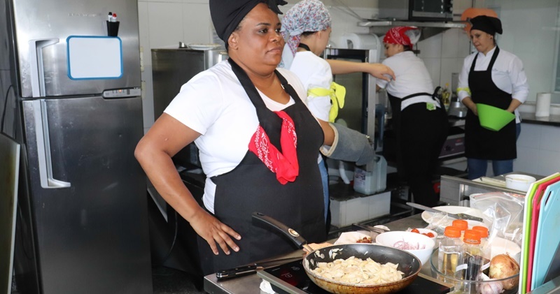 Lanchonete vagas para ajudante de cozinha, auxiliar de serviços gerais, caixa, atendente – RJ