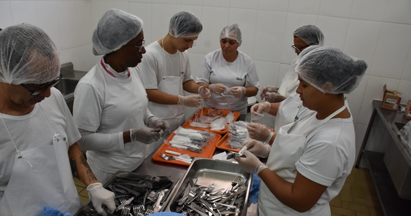 Restaurante vagas para auxiliar de cozinha, atender clientes, cozinheira, lavar pratos – RJ