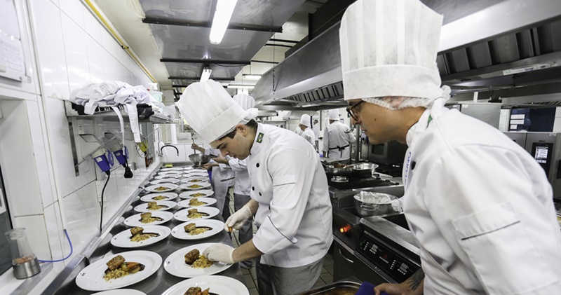 Hotel vagas para ajudante de cozinha, porteiro, auxiliar de serviços gerais, auxiliar de lavanderia – RJ