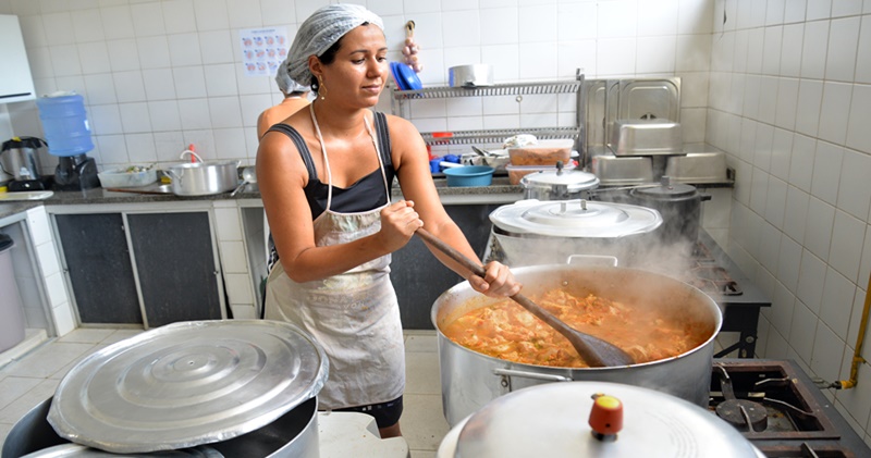 Escola vagas para auxiliar de cozinha merendeira, cozinheira, auxiliar de limpeza, professora ed. infantil – RJ