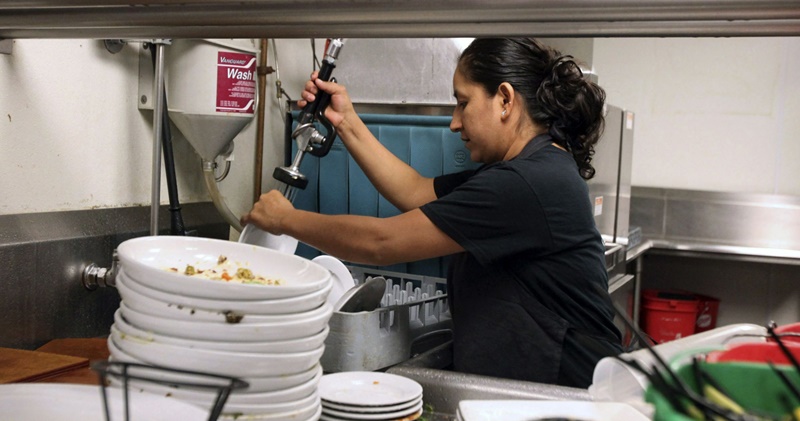 Hotel vagas para lavadora de pratos, copeira, ajudante de cozinha, cozinheira – RJ
