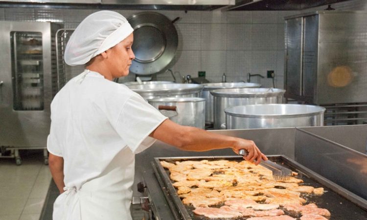 AJUDANTE DE COZINHA, AUXILIAR DE CABELEIREIRO, AJUDANTE DE LOGISTICA - R$ 1.200,00 + VT + VA - RIO DE JANEIRO