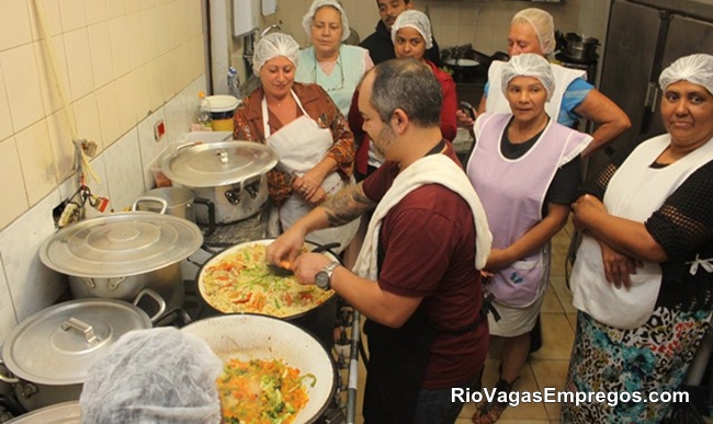 COMPARECER 14/05 - Auxiliar de Cozinha - R$ 1.070,00 - arrumar mesa, Montagem dos pratos e lanches