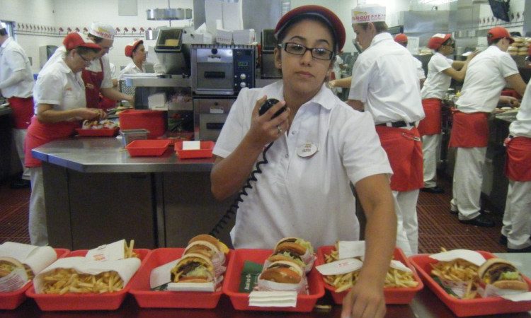 Atendente de Fast Food - R$ 1.364,00 - Ser organizado, trabalhar em equipe - Rio de Janeiro 