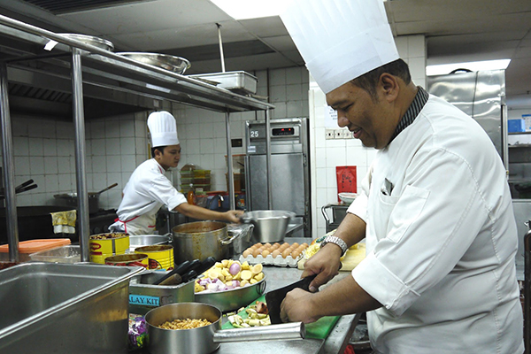 Supervisor de Limpeza, Cozinheiro - R$ 3.048,60 - Participação da confecção de cardápios, criação de pratos - Rio de Janeiro 