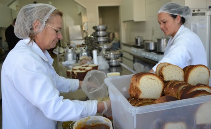 Auxiliar de Cozinha, Auxiliar de Serviços gerais - 30 vagas - Cortar legumes, manter o ambiente limpo - rio de janeiro