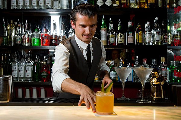 Vendedor, Barman - R$ 1.800,00 - Executará orçamentos e negociações para fechar negócios - Rio de Janeiro 