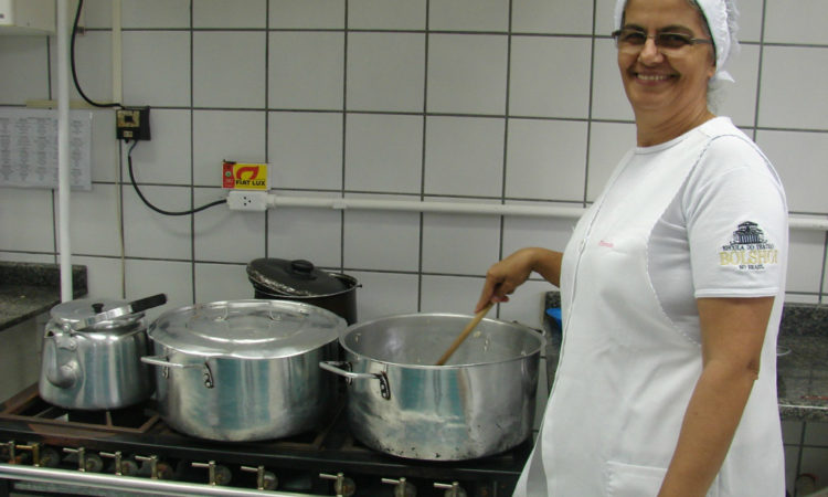 Assistente de DP, Cozinheira - R$ 1.586,00 - Conhecimento no preparo de pratos e sobremesas no geral  - Rio de Janeiro 