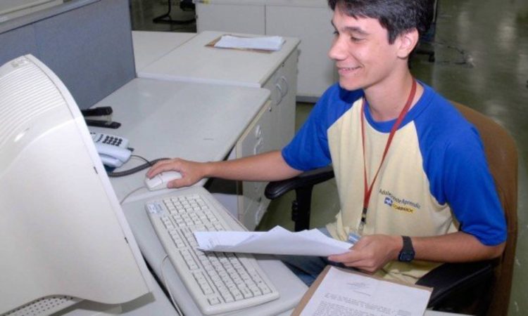 Auxiliar Administrativo, Vendedor - R$ 1.330,00 - Ter boa fluência verbal, ser organizado - Rio de Janeiro 