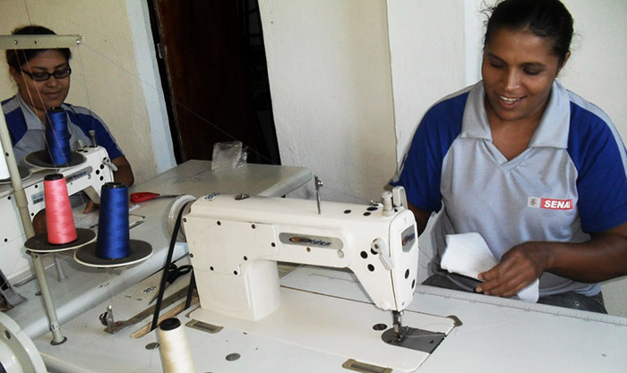 Auxiliar de Serviços Gerais, Costureira - R$ 1.800,00 - Reparos e ajustes em uniformes dos funcionários e roupa de hóspedes - Rio de Janeiro 