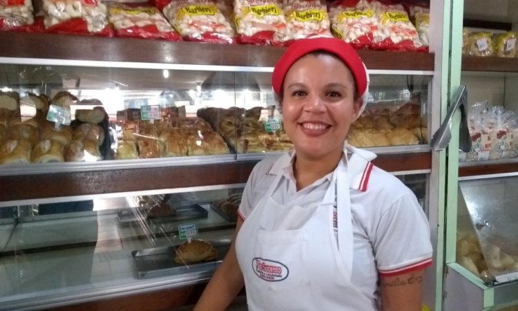 Atendente de Confeitaria, Cozinheiro - R$ 1.278,00 - Tratar bem o público, ser organizado - Rio de Janeiro 