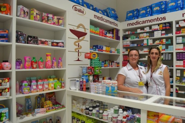 Auxiliar de Serviços Gerais, Atendente de Farmácia - R$ 1.209,00 - Atendimento aos clientes por telefone, limpeza e conservação - Rio de Janeiro 