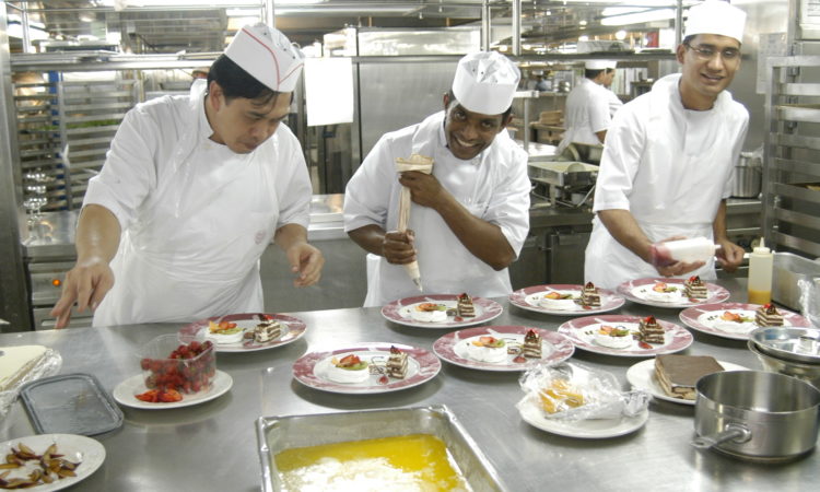 Cozinheiro, Gerente de Loja - R$ 1.000,00 - Responsável pela produção das refeiçoes do dia - Rio de Janeiro 