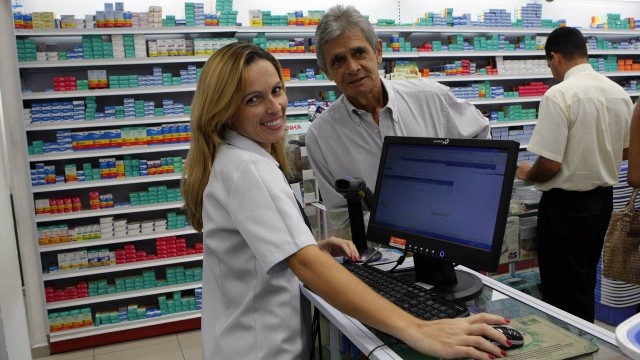 Atendente de Medicamentos, Gerente de Loja - R$ 1.250,00 - Atendimento ao cliente no balcão, ter bom relacionamento interpessoal - Rio de Janeiro 