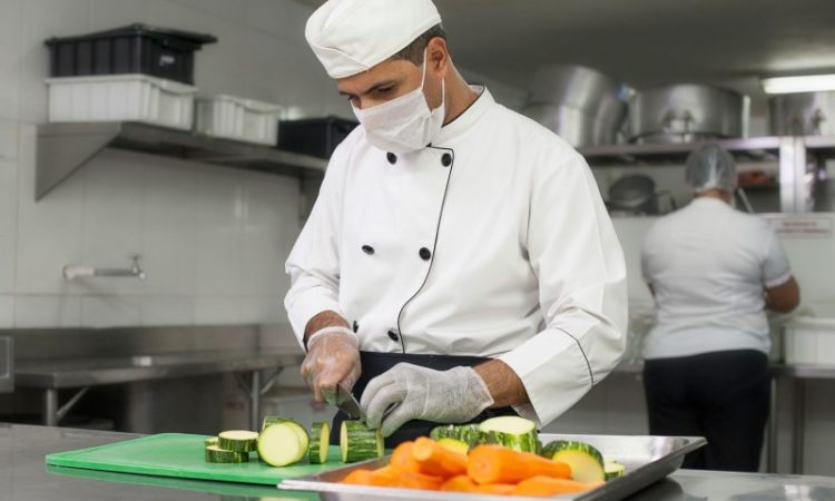 Auxiliar de Cozinha, Vendedor - R$ 1.100,00 - Ser pontual, saber trabalhar em equipe - Rio de Janeiro 