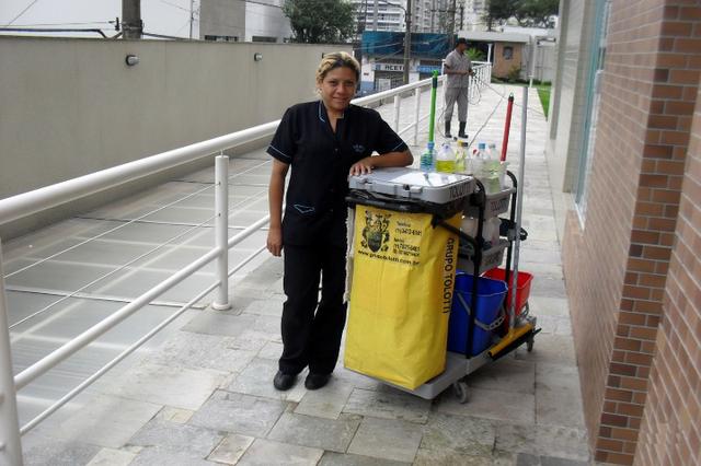 Auxiliar de Serviços Gerais, Recepcionista - R$ 1.130,00 - Manter a limpeza do local, ser ágil - Rio de Janeiro 