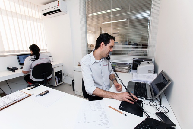 Vendedor, Operador de Caixa - R$ 1.050,00 - Ter bom relacionamento interpessoal, trabalho em equipe - Rio de Janeiro 