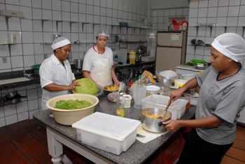 Atendente, Auxiliar de Cozinha - R$ 1.300,00 - Ser um profissional dinâmico e criativo - Rio de Janeiro 