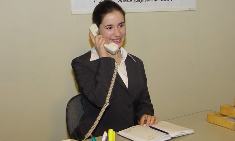 Recepcionista, Vendedor - R$ 2.200,00 - Rotinas administrativas, trabalhar em equipe - Rio de Janeiro 