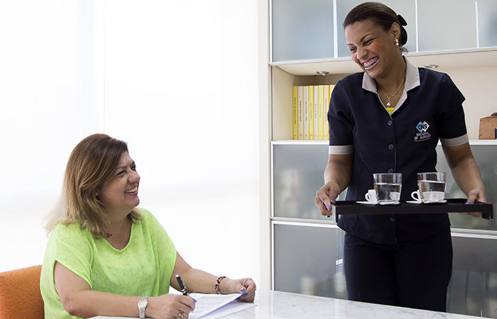 Atendente de Medicamento, Copeira - R$ 1.180,00 - Lidar bem com o público, trabalhar em equipe - Rio de Janeiro 