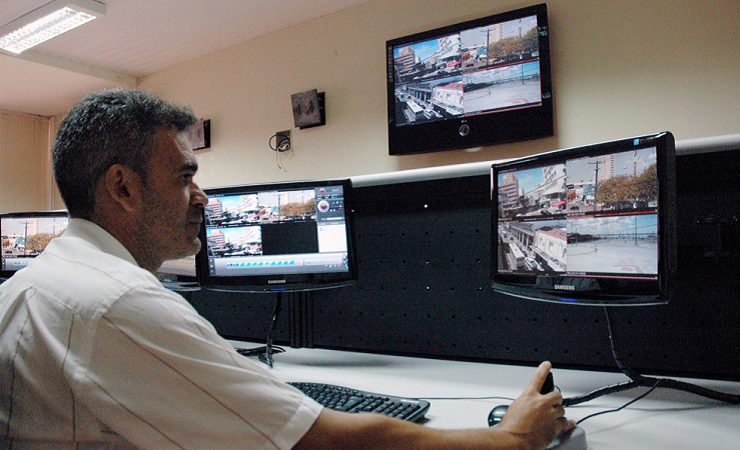 Assistente Administrativo, Operador CFTV - R$ 1.330,00 - Atuar em sala de monitoramento, ser organizado - Rio de Janeiro