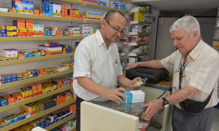 Atendente de Medicamentos, Auxiliar de Clínica - R$ 1.250,00 - Lidar bem com o público, ser um profissional responsável - Rio de Janeiro 