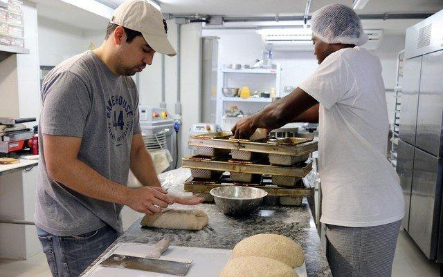 Ajudante de Padeiro, Mecânico - R$ 1.600,00 - Auxiliar na produção de pães e massas diversas - Rio de Janeiro 