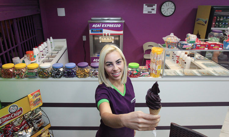 Atendente em Loja de Açaí, auxiliar de cozinha, frentista - R$ 1.187,23 - com ou sem experiência - Rio de janeiro