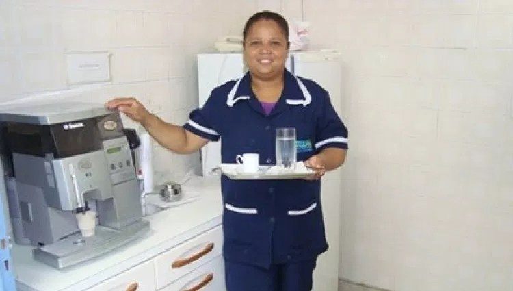 Copeiro, Auxiliar de Serviços Gerais - R$ 1.330,00 - Disponibilidade de horário, ser proativo - Rio de Janeiro 