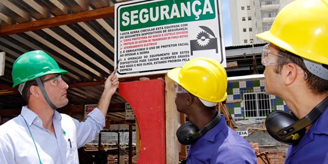 Auxiliar de Serviços de Andares, Segurança do Trabalho - R$ 1.800,00 - Auxiliar a arrumadeira, montagem de cama extra - Rio de Janeiro 