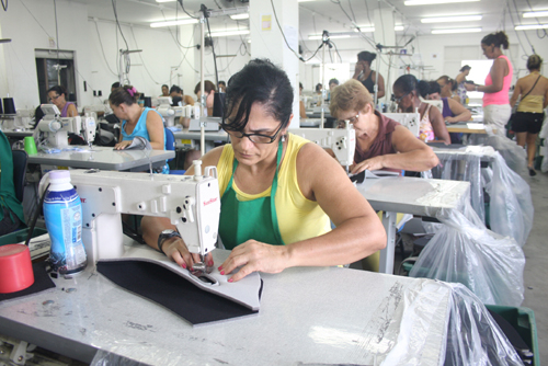 Costureira, Balconista - R$ 1.800,00 - Reparos e ajustes em uniformes dos funcionários e roupa de hóspedes - Rio de Janeiro 