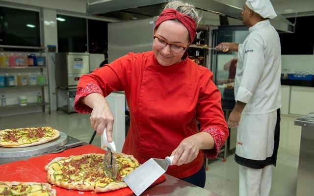 AUXILIAR DE COZINHA, OPERADOR DE TRÁFEGO, PIZZAIOLO, MONTADOR DE EVENTOS - R$ 1.200,00 - DESEJÁVEL EXPERIÊNCIA - RIO DE JANEIRO 