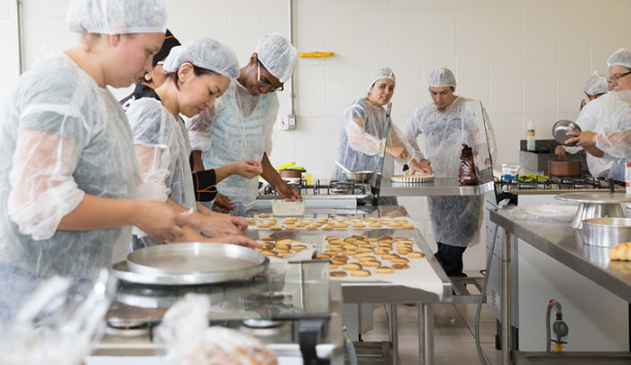 Auxiliar de Cozinha, Entregador - R$ 1.200,00 - Conhecer rotas, ser pontual - Rio de Janeiro 