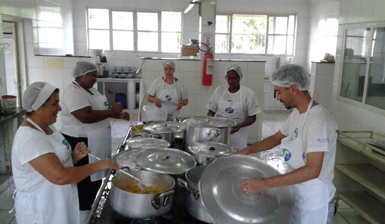 Salgadeiro, Auxiliar de Cozinha - R$ 1.300,00 - Produzir salgados, ser um profissional ágil - Rio de Janeiro 