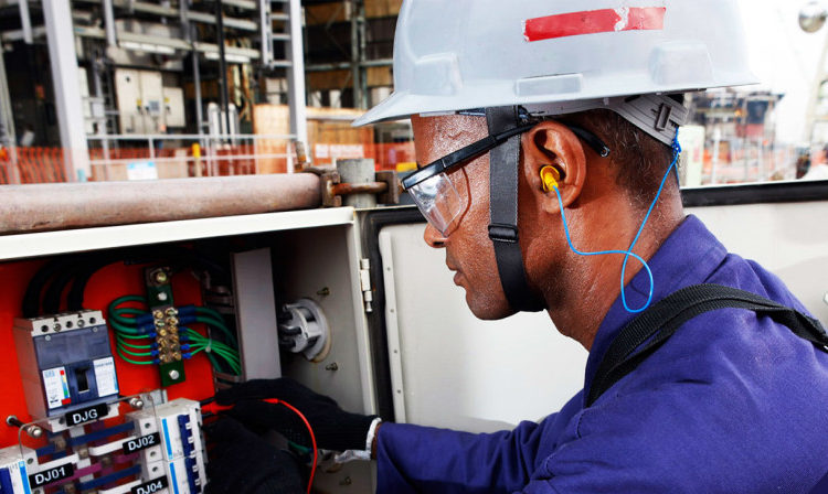 Eletricista Industrial, Encarregado de Suprimentos - R$ 3.478,00 - Conhecimento em reparos e manutenção - Rio de Janeiro 