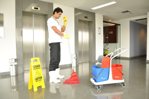 Steward, Arrumador - R$ 1.400,00 - Limpeza de toda área da cozinha - Rio de Janeiro 