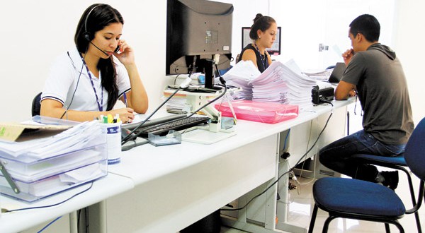 Recepção, Atendente de Restaurante - R$ 1.000,00 - Ter comprometimento, ser proativo - Rio de Janeiro 