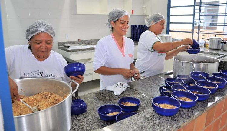 Ajudante de Cozinha, Garçom, Cuidador - R$ 1.300,00 - Restaurante - Início imediato - Rio de janeiro