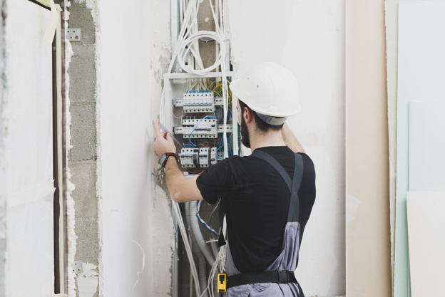 Ajudante de Eletricista, Doméstica - R$ 1.399,82 - Ter disponibilidade de horário, ser atencioso - Rio de Janeiro 