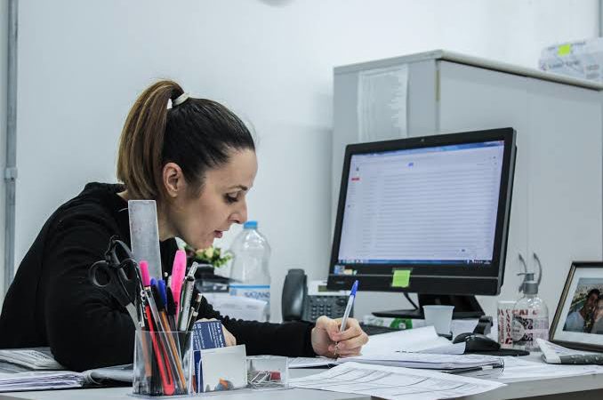 Operador de Perecíveis, Secretária - R$ 1.250,18 - Atendimento no balcão, abastecimento de mercadoria na área de venda - Rio de Janeiro 