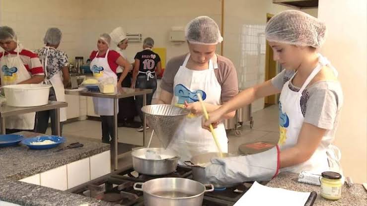 Auxiliar de Cozinha, Atendente de Lanchonete - R$ 1.200,00 - Ter bom relacionamento interpessoal, ser proativo - Rio de Janeiro 