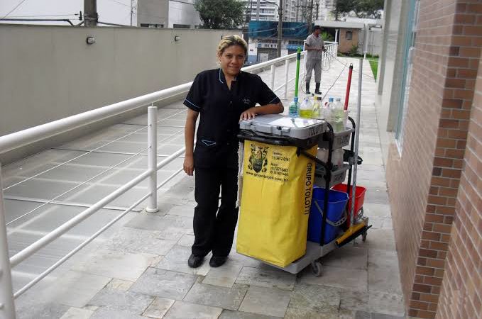 Auxiliar de Serviços Gerais, Recepcionista - R$ 1.239,00 - Zelar pela limpeza do local, ter seriedade - Rio de Janeiro 