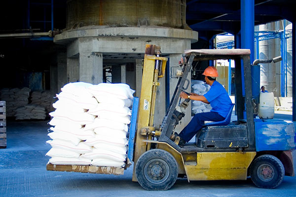 Auxiliar de Serviços Gerais, Operador de Empilhadeira - R$ 1.100,00 - Manter a limpeza do local, ser proativo - Rio de Janeiro 