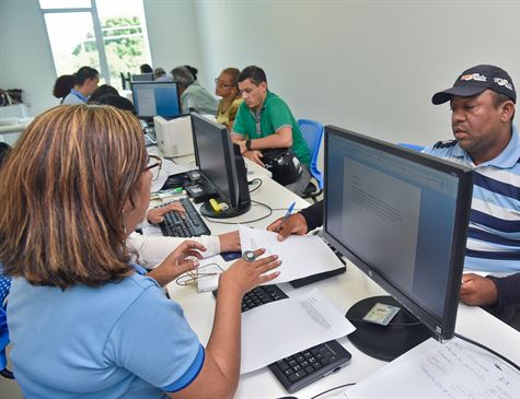 Ajudante de Bar, Operador de Turismo - R$ 1.800,00 - Apoiar na contagem e conferência de bebidas - Rio de Janeiro 