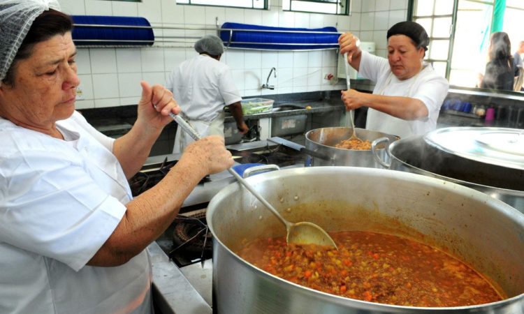 ATENDENTE DE RESTAURANTE, RECEPCIONISTA, CUMIM, AUXILIAR DE COZINHA E SERVIÇOS GERAIS - R$ 1.168,00 - SETOR ALIMENTAR - RIO DE JANEIRO