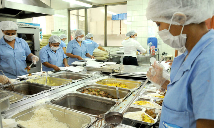 Ajudante de Cozinha, Copeiro, atendente, cozinheiro - R$ 1.848,08 - restaurante, comida à quilo - Rio de janeiro