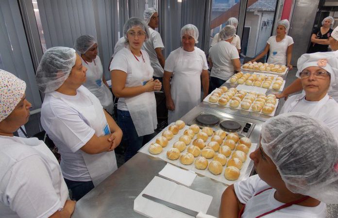 Confeiteiro, Serralheiro - R$ 1.215,00 - Conhecimento em bolos e tortas diversas - Rio de Janeiro 